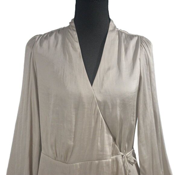 Banana Republic Wrap Blouse Size Small - Picture 2 of 7